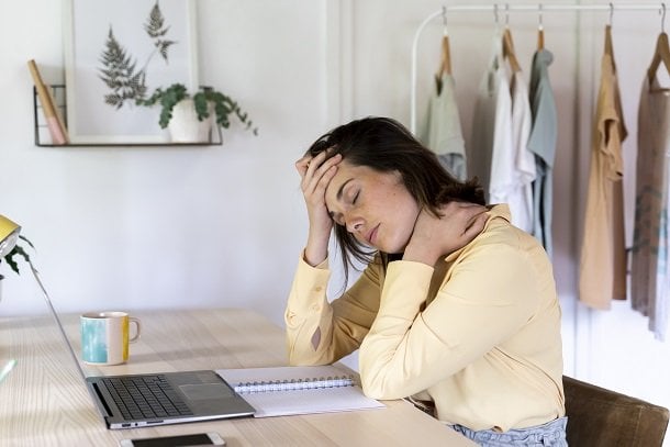 Migräne-Symptom: Schmerzen im Nacken