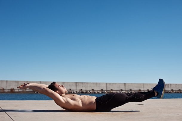 Handstand lernen: Vorübung für die Körperspannung